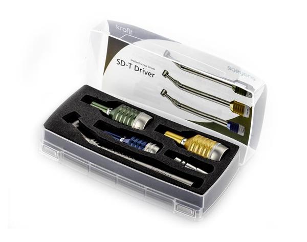 Contra angle manual screwdriver for dental implants with three torque handles