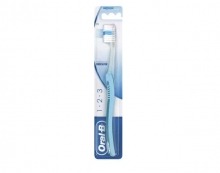 Oral-B Indicator: Medium Toothbrush